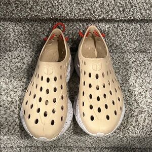 Kane Revive Active Recovery Slip on